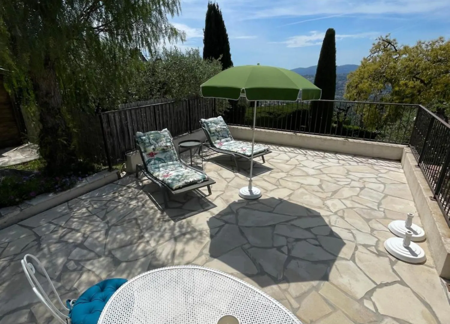 Bed & Breakfast Villa Daphne Speracedes France