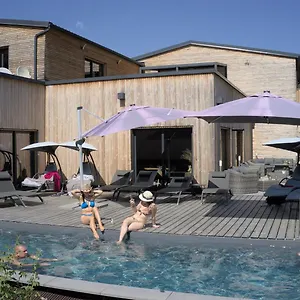 https://ecolodge-le-volcan-des-sens.hotels-rhonealpes.com