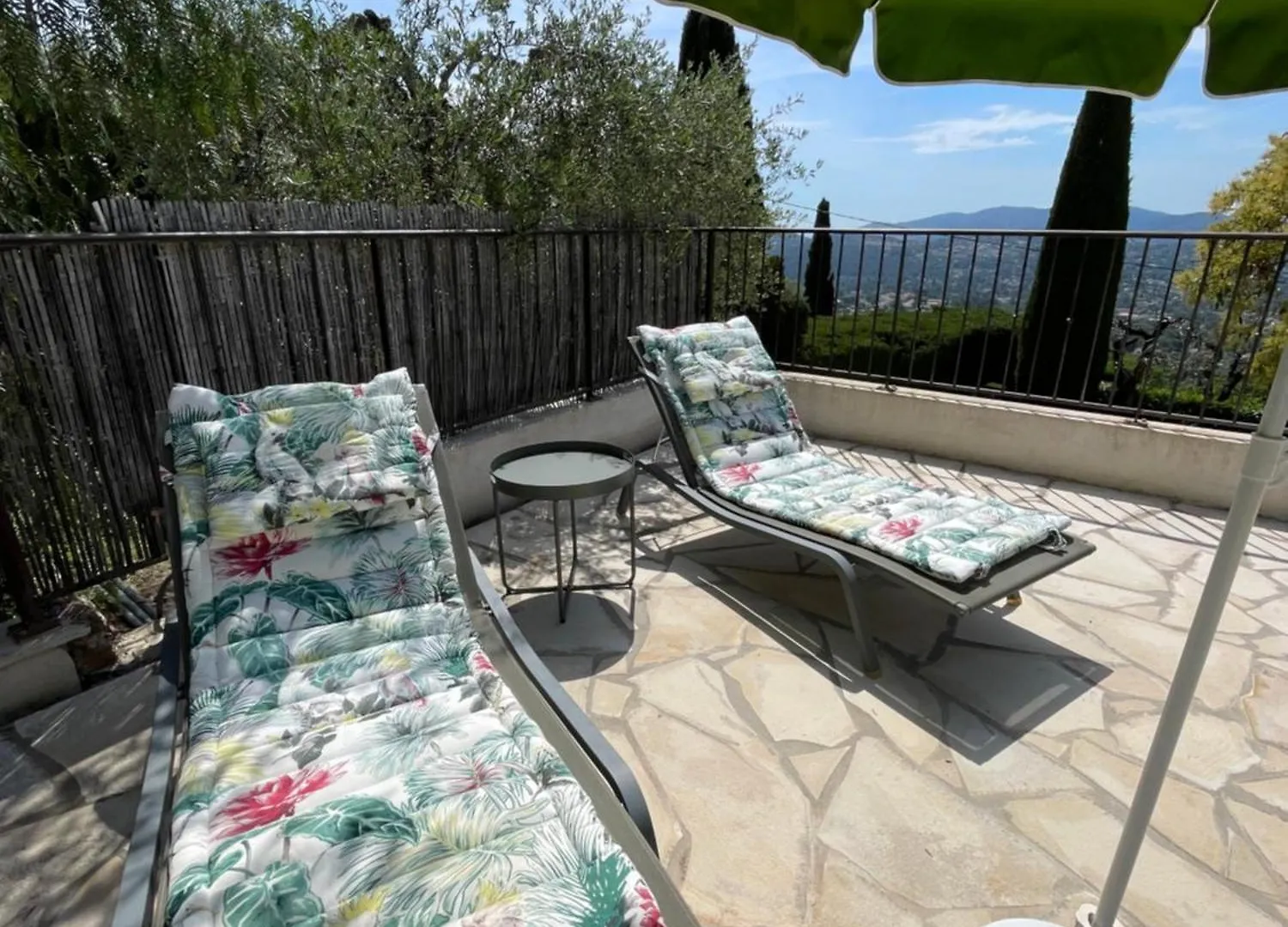 Villa Daphne Speracedes Bed & Breakfast